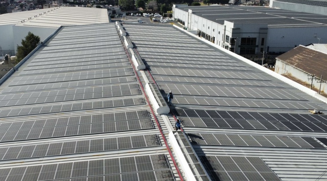 Sistema solar en techo de Desamex en Toluca